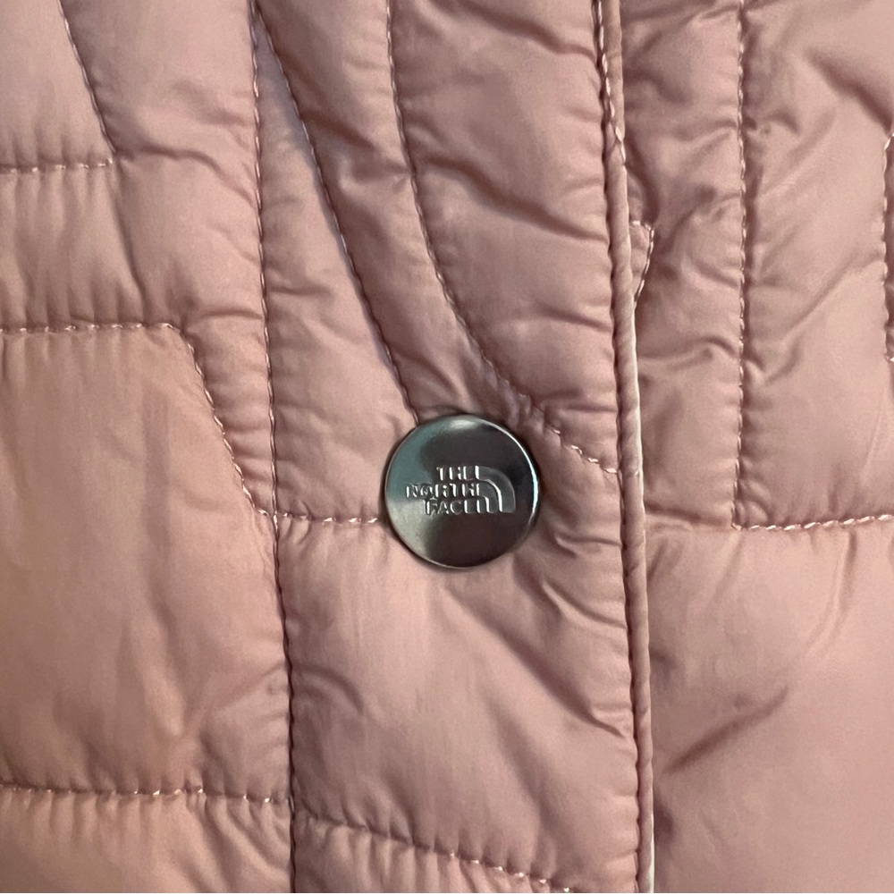 Women’s size Small North Face block print jacket with TNF logo impressions. - Picture 4 of 5